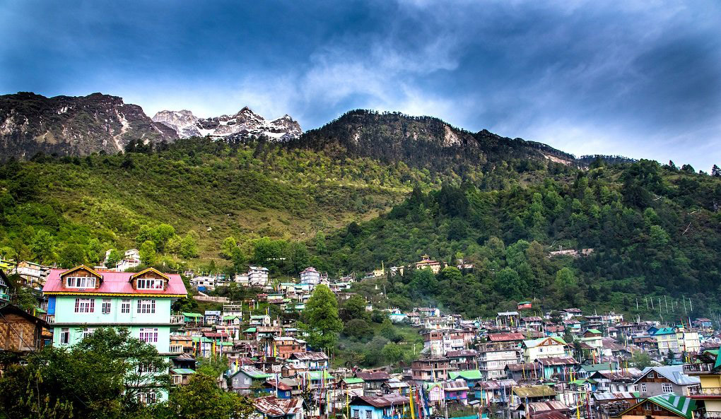  Lachen-Surrounded-by-Green-Mountains-North-Sikkim