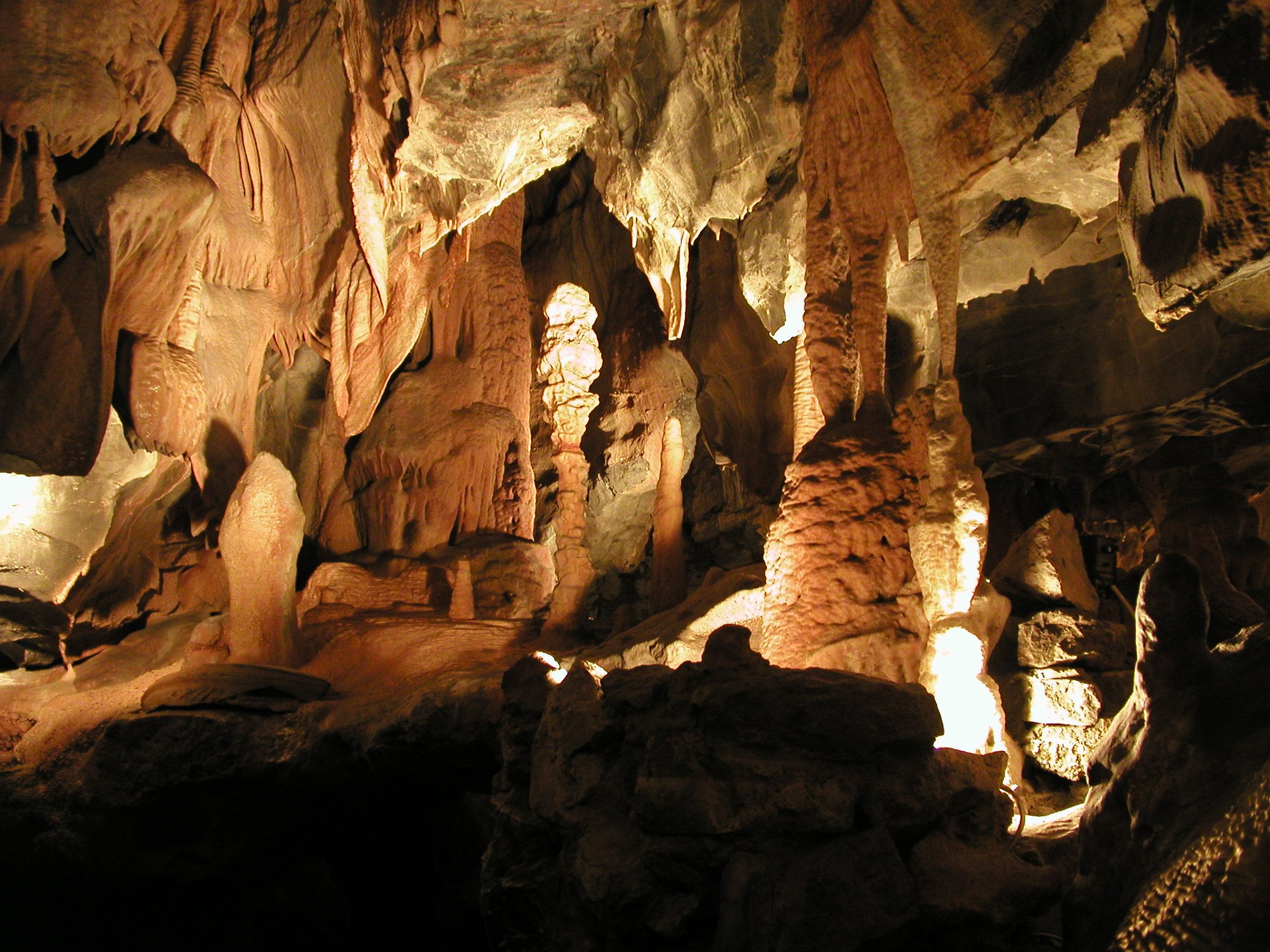 mmawlynnong-limestone-cave
